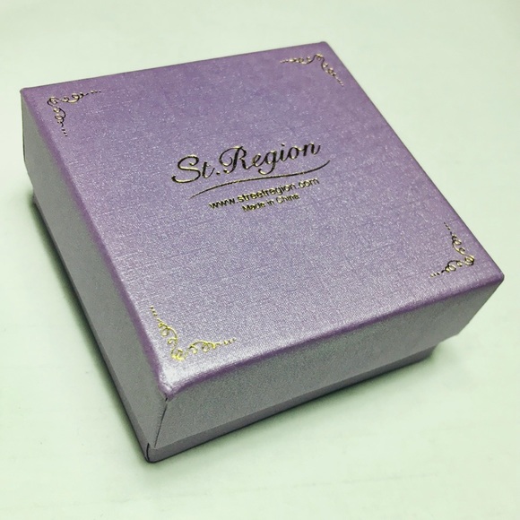 ⭐️HOST PICK⭐️ 18KT GOLD-PLATED Daisy Stud Earrings - Picture 11 of 12